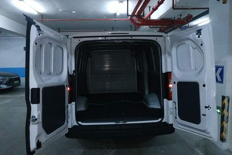 Used Wuling Yangguang 2024 300km Range Practical Window-Sealed Version 60kW Trunk