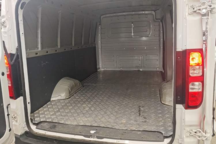 Used Wuling Yangguang 2024 300km Comfort Version with Sealed Windows 60kW Trunk