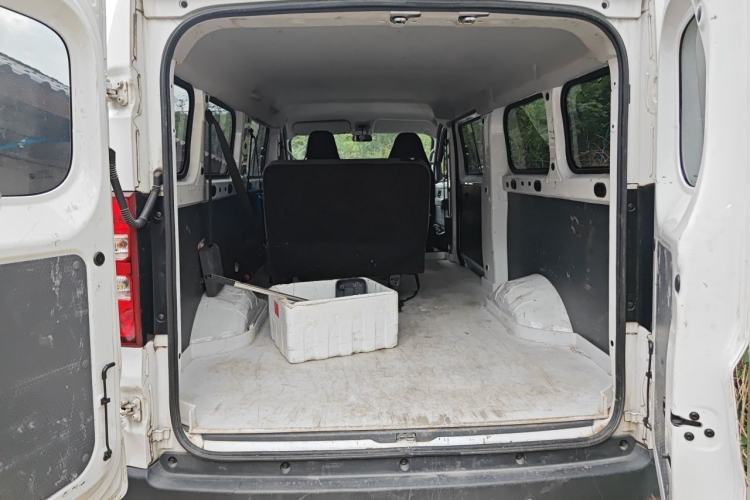 Used Wuling Yangguang 2024 300KM Comfort Version Passenger Van 75kW Trunk