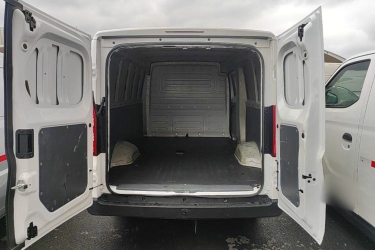 Used Wuling Yangguang 2024 300km Range Practical Window-Sealed Version 60kW Trunk