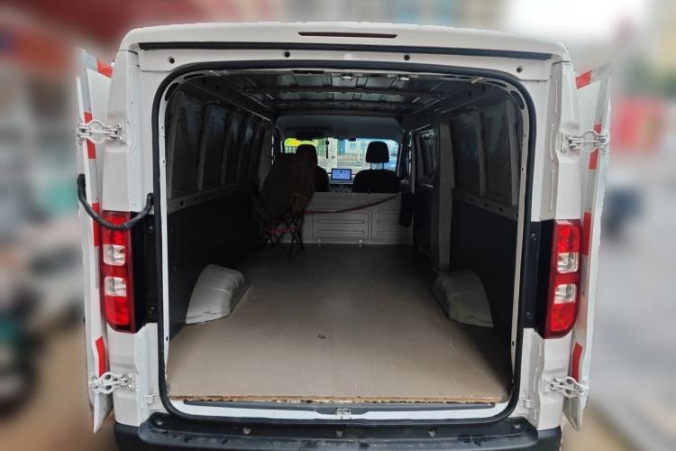 Used Wuling Yangguang 2024 300km Comfort Version with Sealed Windows 60kW Trunk