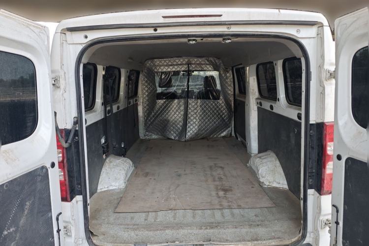 Used Wuling Yangguang 2024 300KM Comfort Version Passenger Van 75kW Trunk