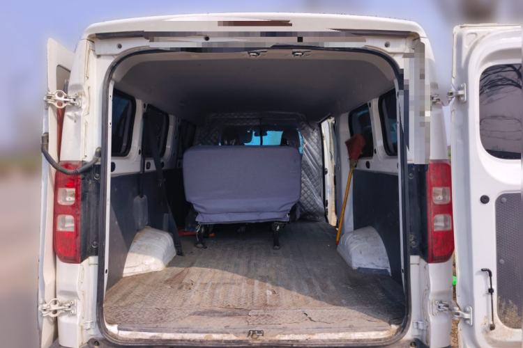 Used Wuling Yangguang 2024 300KM Comfort Version Passenger Van 75kW Trunk