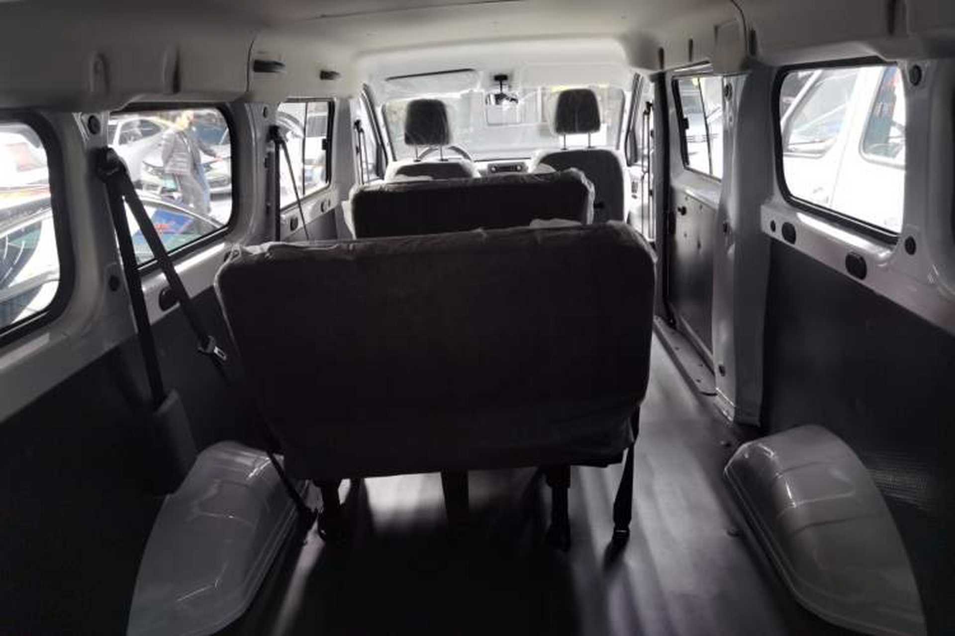 Used Wuling Yangguang 2024 300KM Comfort Version Passenger Van 75kW Trunk