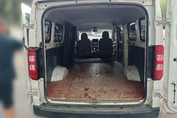 Used Wuling Yangguang 2024 300KM Comfort Version Passenger Van 75kW Trunk