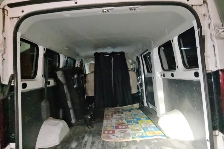 Used Wuling Yangguang 2024 300KM Comfort Version Passenger Van 75kW Trunk