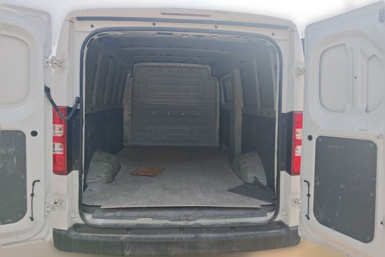 Used Wuling Yangguang 2024 300km Comfort Version with Sealed Windows 60kW Trunk