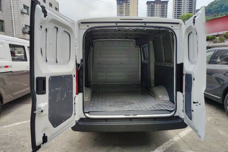Used Wuling Yangguang 2024 300km Comfort Version with Sealed Windows 75kW Trunk