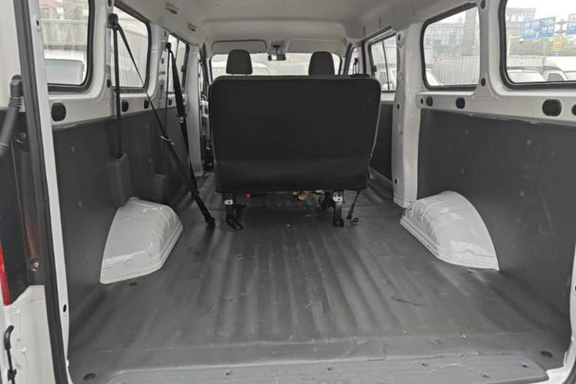 Used Wuling Yangguang 2024 300KM Comfort Version Passenger Van 75kW Trunk