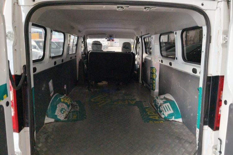 Used Wuling Yangguang 2024 300KM Comfort Version Passenger Van 75kW Trunk