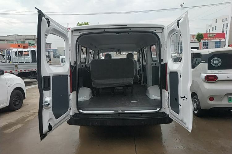 Used Wuling Yangguang 2024 300KM Comfort Version Passenger Van 75kW Trunk