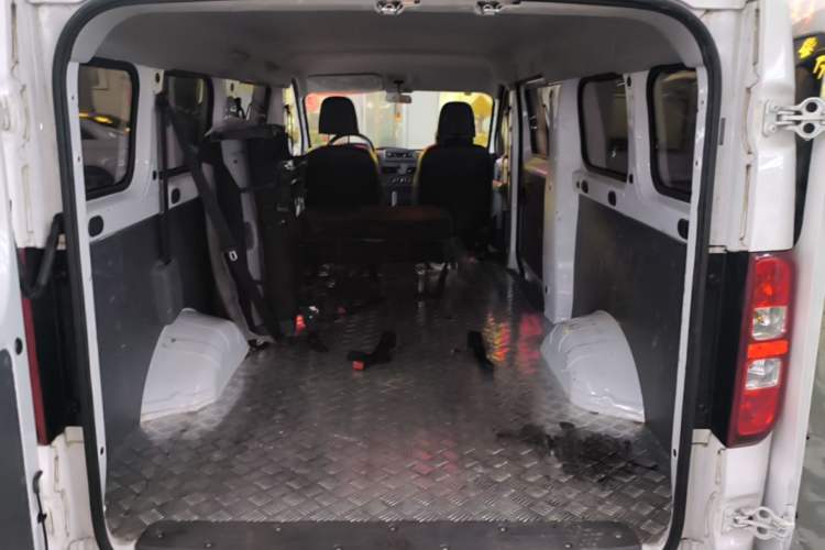 Used Wuling Yangguang 2024 300KM Comfort Version Passenger Van 75kW Trunk