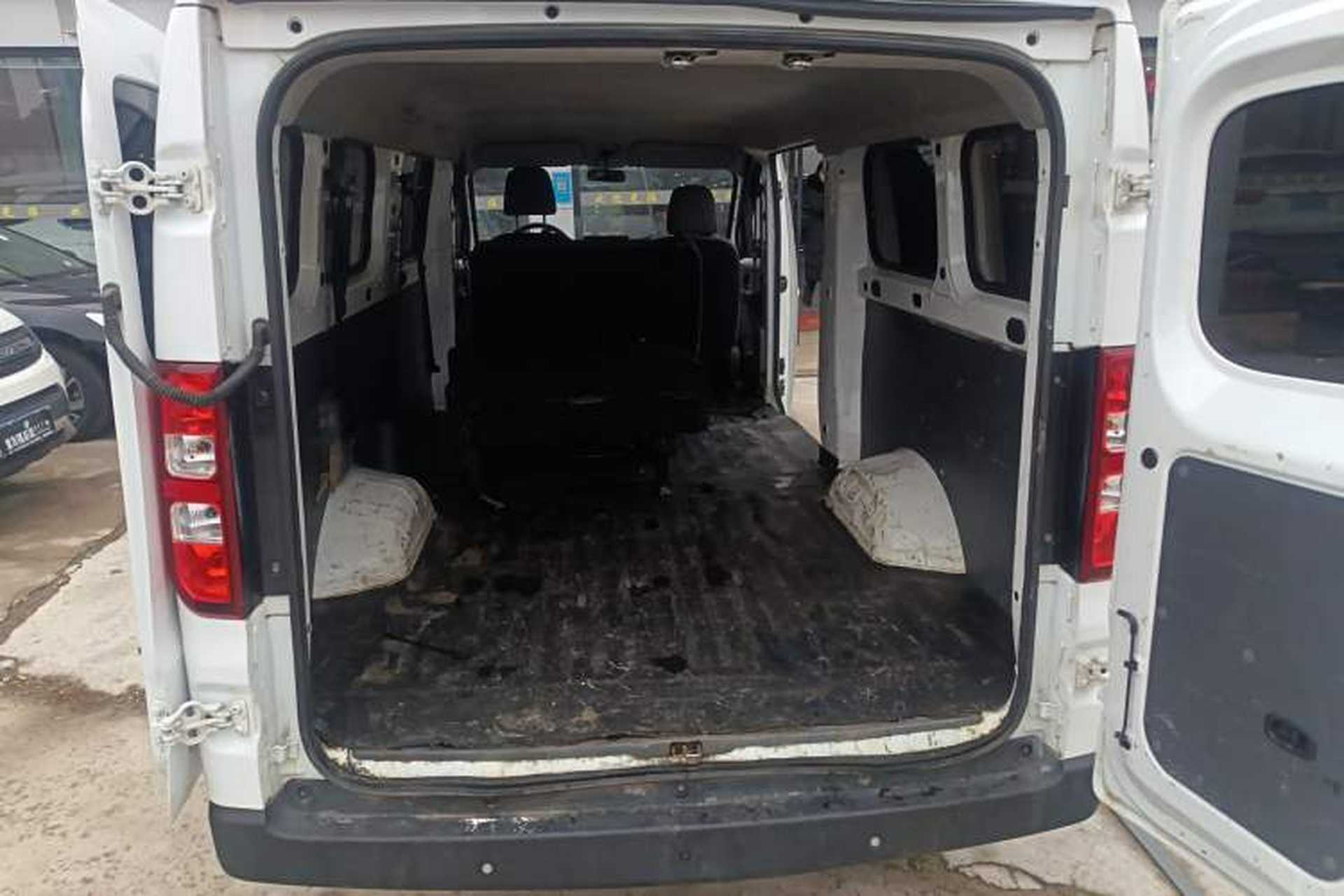 Used Wuling Yangguang 2024 300km Comfort-Grade Passenger Van 60kW Trunk