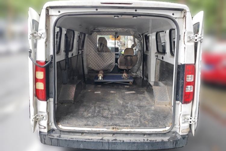 Used Wuling Yangguang 2024 300KM Comfort Version Passenger Van 75kW Trunk