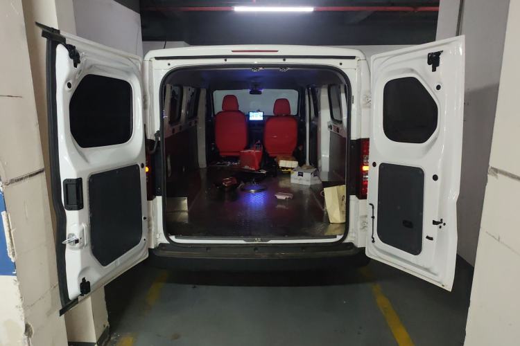 Used Wuling Yangguang 2024 300KM Comfort Version Passenger Van 75kW Trunk