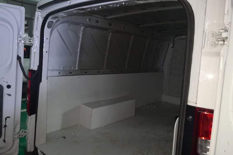 Used Wuling Yangguang 2024 300km Comfort Version with Sealed Windows 60kW Trunk