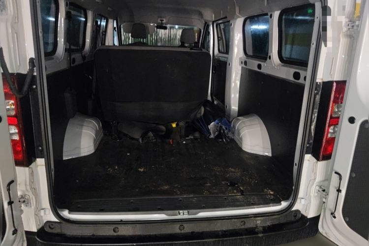 Used Wuling Yangguang 2024 300KM Comfort Version Passenger Van 75kW Trunk