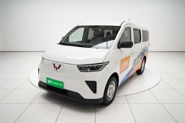 Used Wuling Yangguang 2024 300km Comfort-Grade Passenger Van 60kW