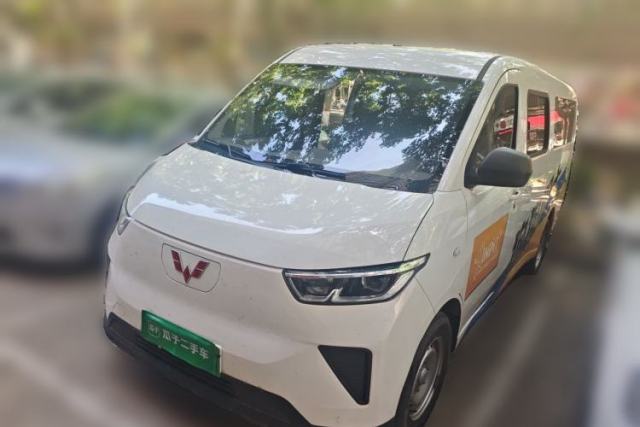 Used Wuling Yangguang 2024 300km Comfort-Grade Passenger Van 60kW