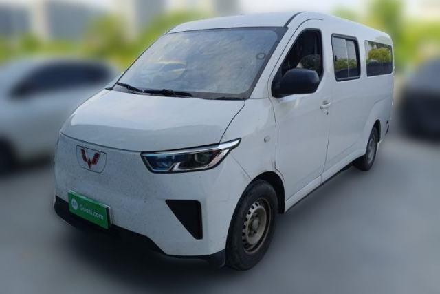 Used Wuling Yangguang 2024 300KM Comfort Version Passenger Van 75kW
