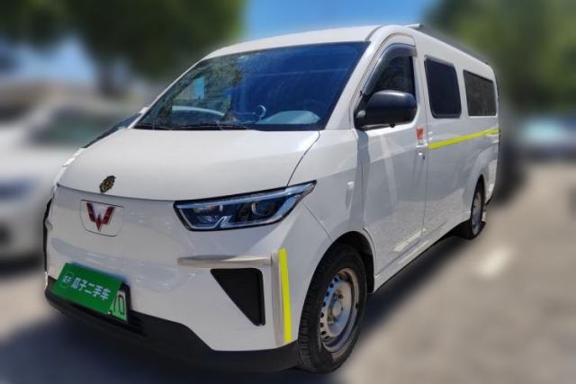 Used Wuling Yangguang 2024 300km Comfort-Grade Passenger Van 60kW