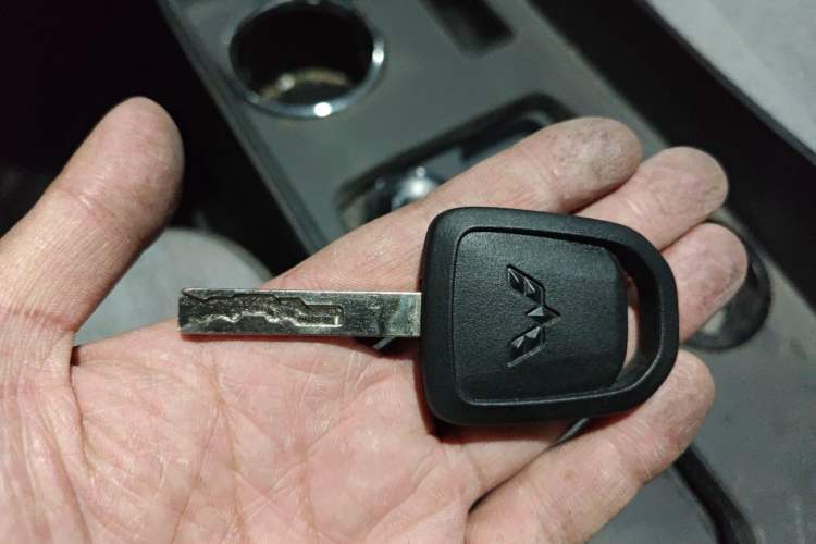 Used Wuling Yangguang 2024 300km Comfort Version with Sealed Windows 60kW Vehicle Key