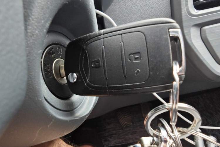 Used Wuling Yangguang 2024 300km Comfort Version with Sealed Windows 60kW Vehicle Key