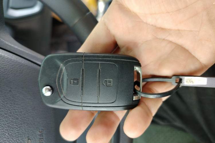 Used Wuling Yangguang 2024 300km Comfort Version with Sealed Windows 60kW Vehicle Key