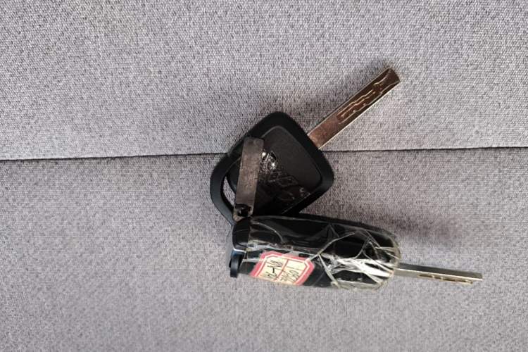 Used Wuling Yangguang 2024 300KM Comfort Version Passenger Van 75kW Vehicle Key