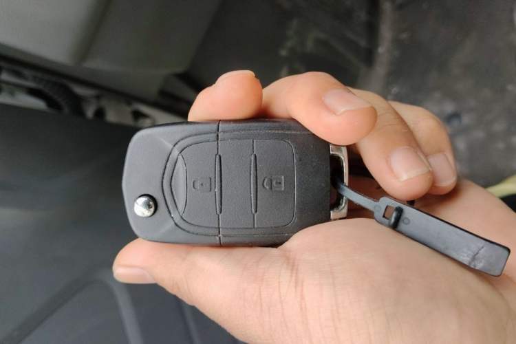 Used Wuling Yangguang 2024 300km Comfort Version with Sealed Windows 60kW Vehicle Key