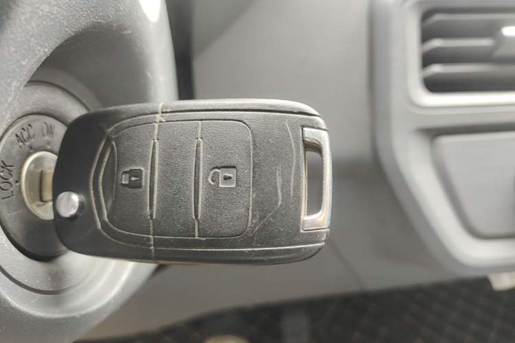 Used Wuling Yangguang 2024 300km Range Practical Window-Sealed Version 60kW Vehicle Key