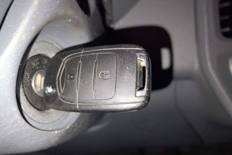 Used Wuling Yangguang 2024 300km Comfort Version with Sealed Windows 60kW Vehicle Key