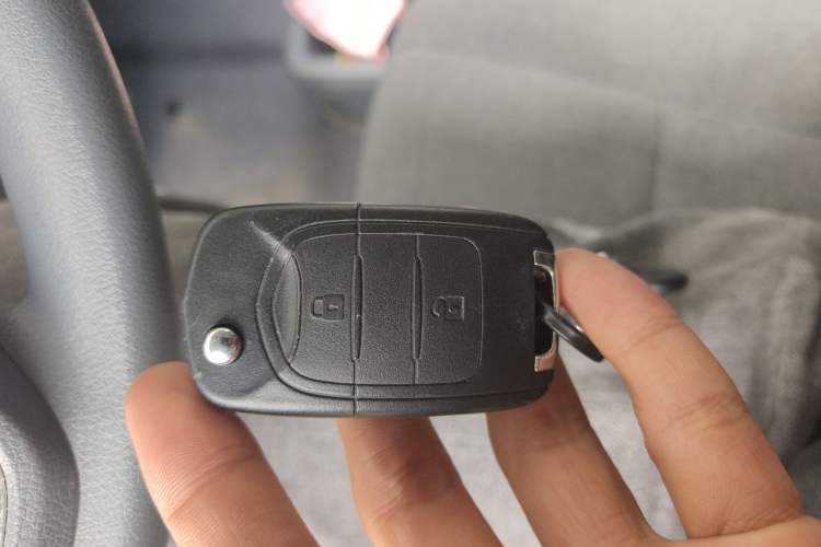 Used Wuling Yangguang 2024 300km Comfort Version with Sealed Windows 60kW Vehicle Key