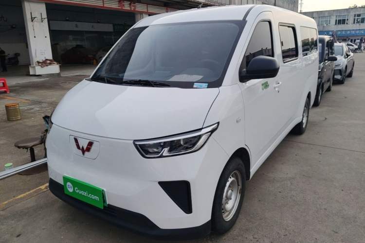 Used Wuling Yangguang 2024 300KM Comfort Version Passenger Van 75kW Guazi used car, China used car export, Used car for sale, Used cars, Cheapest cars for sale