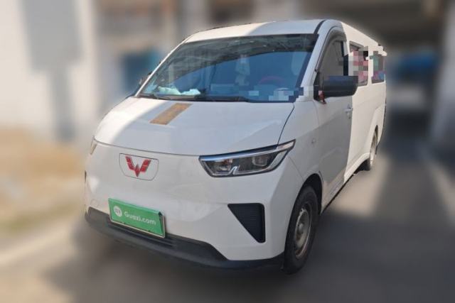 Used Wuling Yangguang 2024 300km Comfort-Grade Passenger Van 60kW