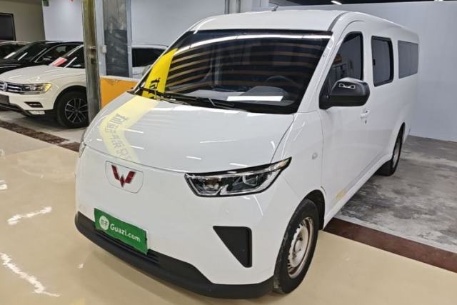 Used Wuling Yangguang 2024 300km Comfort-Grade Passenger Van 60kW