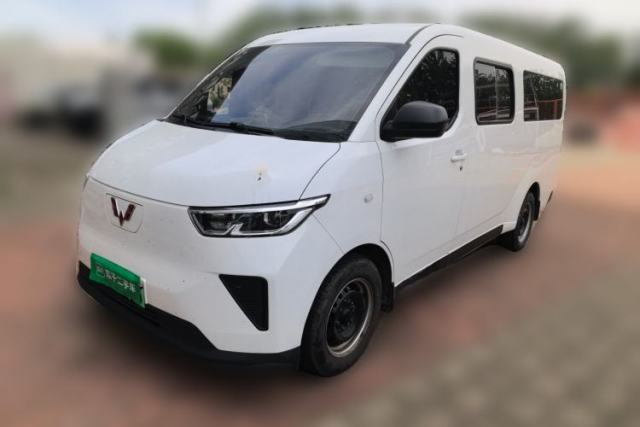 Used Wuling Yangguang 2024 300KM Comfort Version Passenger Van 75kW