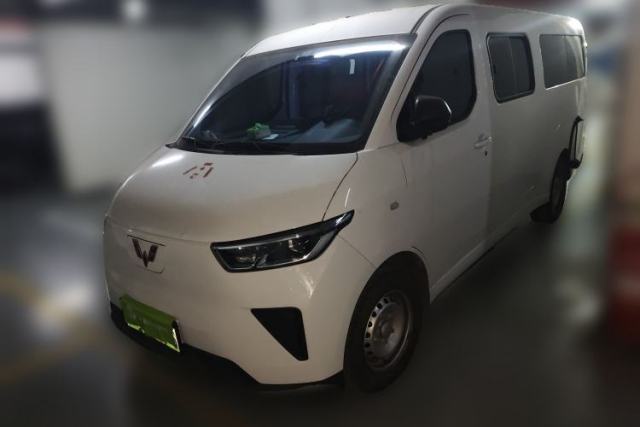 Used Wuling Yangguang 2024 300KM Comfort Version Passenger Van 75kW