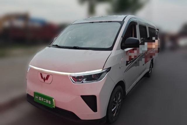 Used Wuling Yangguang 2024 300KM Comfort Version Passenger Van 75kW