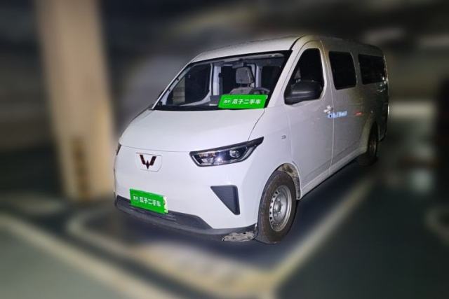 Used Wuling Yangguang 2024 300KM Comfort Version Passenger Van 75kW