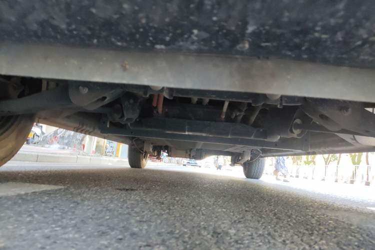 Used Wuling Yangguang 2025 Model 310KM Bus Edition—Customized by CATL Chassis Front