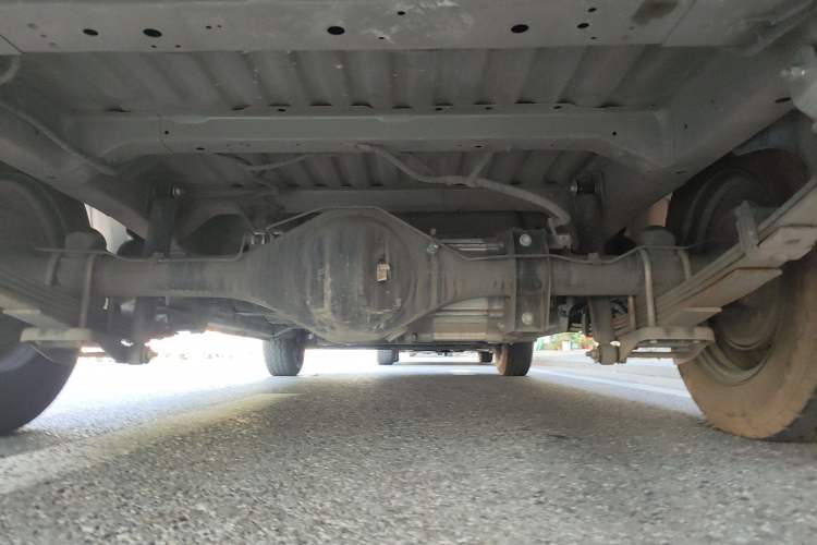 Used Wuling Yangguang 2025 Model 310KM Bus Edition—Customized by CATL Chassis Rear