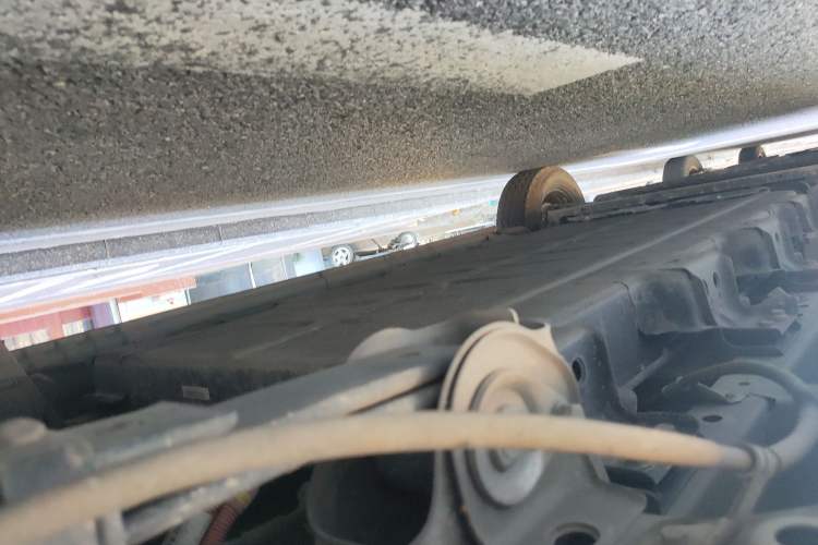 Used Wuling Yangguang 2025 Model 310KM Bus Edition—Customized by CATL Chassis Rear Left