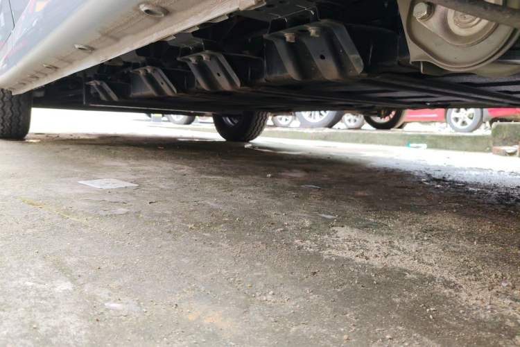 Used Wuling Yangguang 2025 Model 400km Bus Edition—Comfort Edition Chassis Rear Left