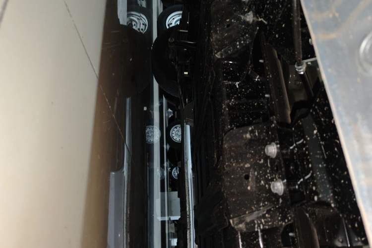 Used Wuling Yangguang 2025 Model 400km Bus Edition—Comfort Edition Chassis Rear Right