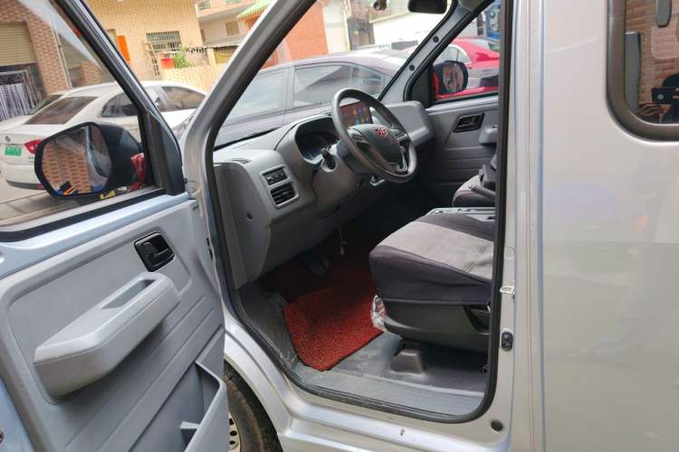 Used Wuling Yangguang 2025 Model 400km Bus Edition—Comfort Edition Driver Seat