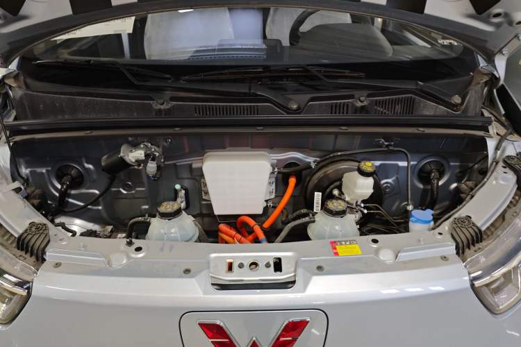 Used Wuling Yangguang 2025 Model 400km Bus Edition—Comfort Edition Engine Bay