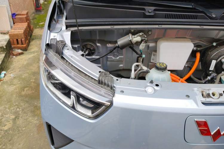 Used Wuling Yangguang 2025 Model 400km Bus Edition—Comfort Edition Engine Bay Right