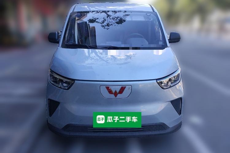 Used Wuling Yangguang 2025 Model 310KM Bus Edition—Customized by CATL Front