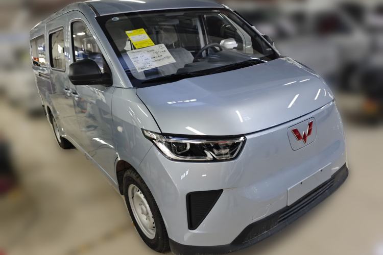 Used Wuling Yangguang 2025 Model 400km Bus Edition—Comfort Edition Front Right 45 Deg